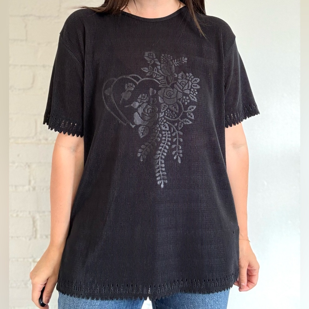 Women’s Black Plisse Vintage Floral Scalloped T-Shirt Top - Size Large